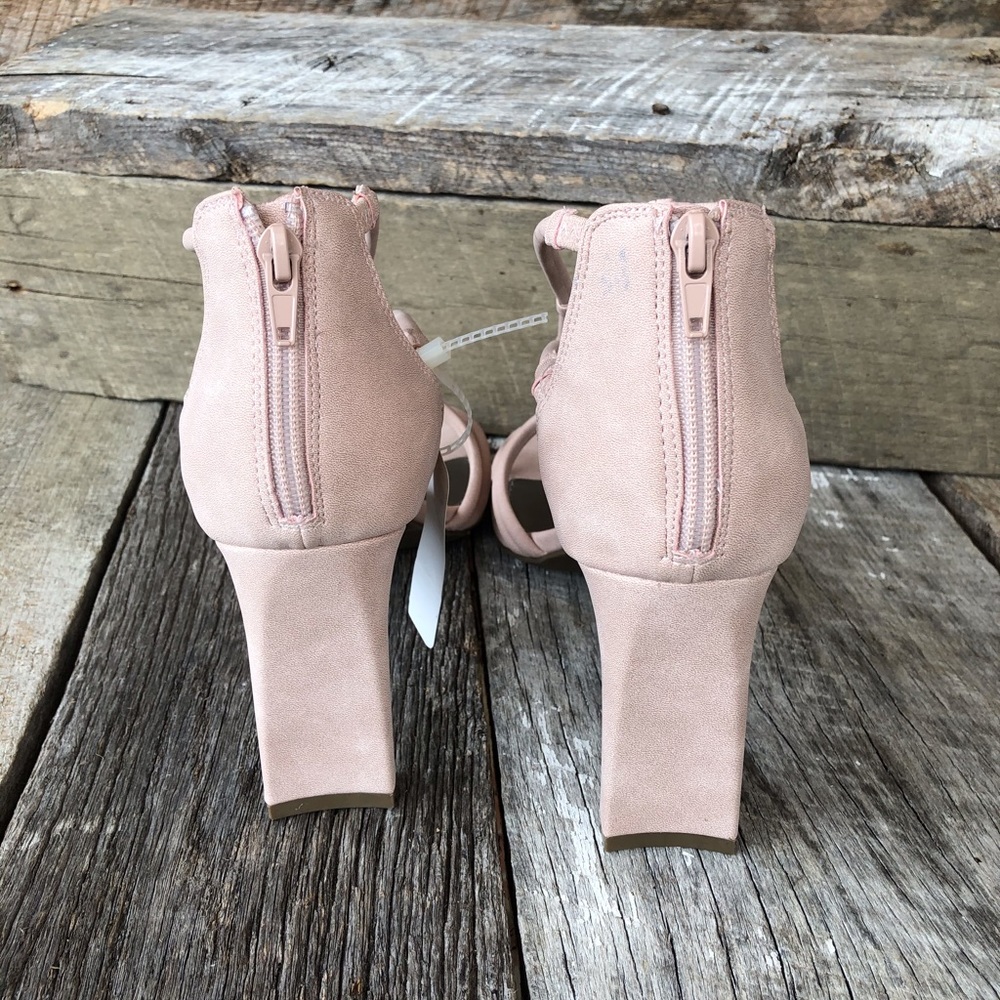 Blush Strappy Sandals W/Cute Rectangular Heels 11m - image 5